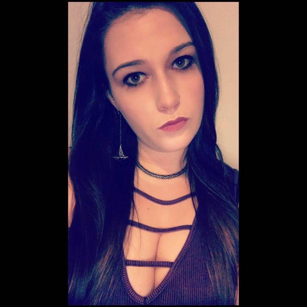 Meet your Posher, Courtney